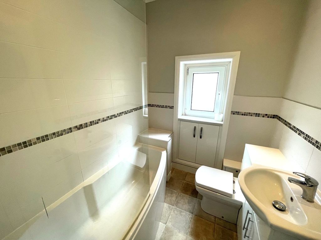 Additional image 8 of 2 bed flat to rentAlpine Road, Ventnor PO38