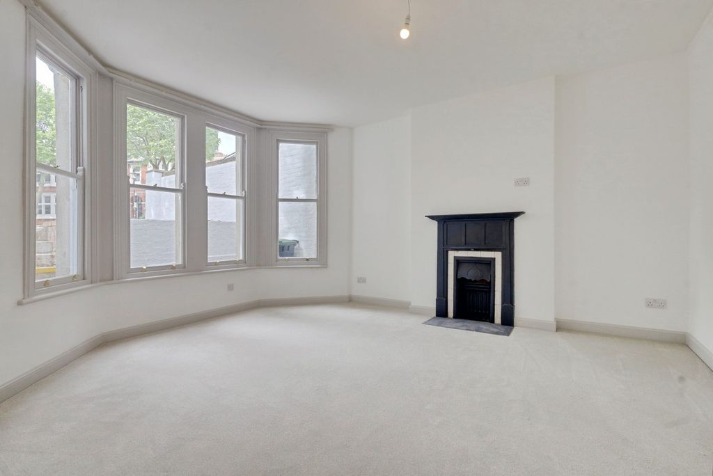 Property photo 2 of 24
