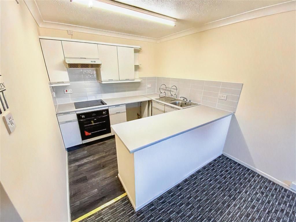 Property photo 2 of 7 Kitchen