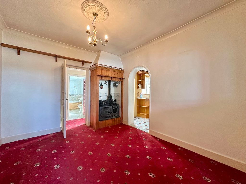Property photo 3 of 12