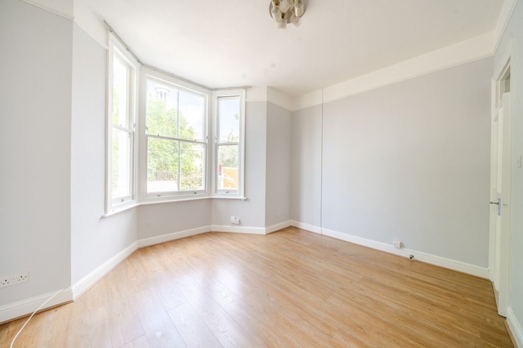 Property photo 2 of 17 Picture No. 33