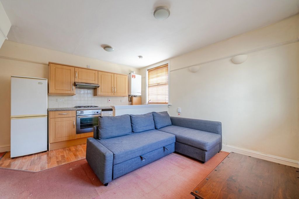 Property photo 3 of 8 1528701-10-1A0F21...