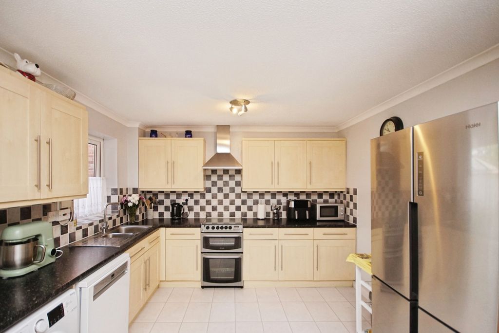 Property photo 2 of 18 Photo