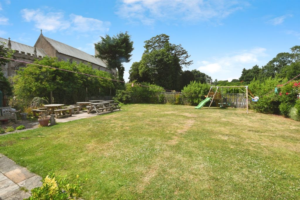 Property photo 2 of 25