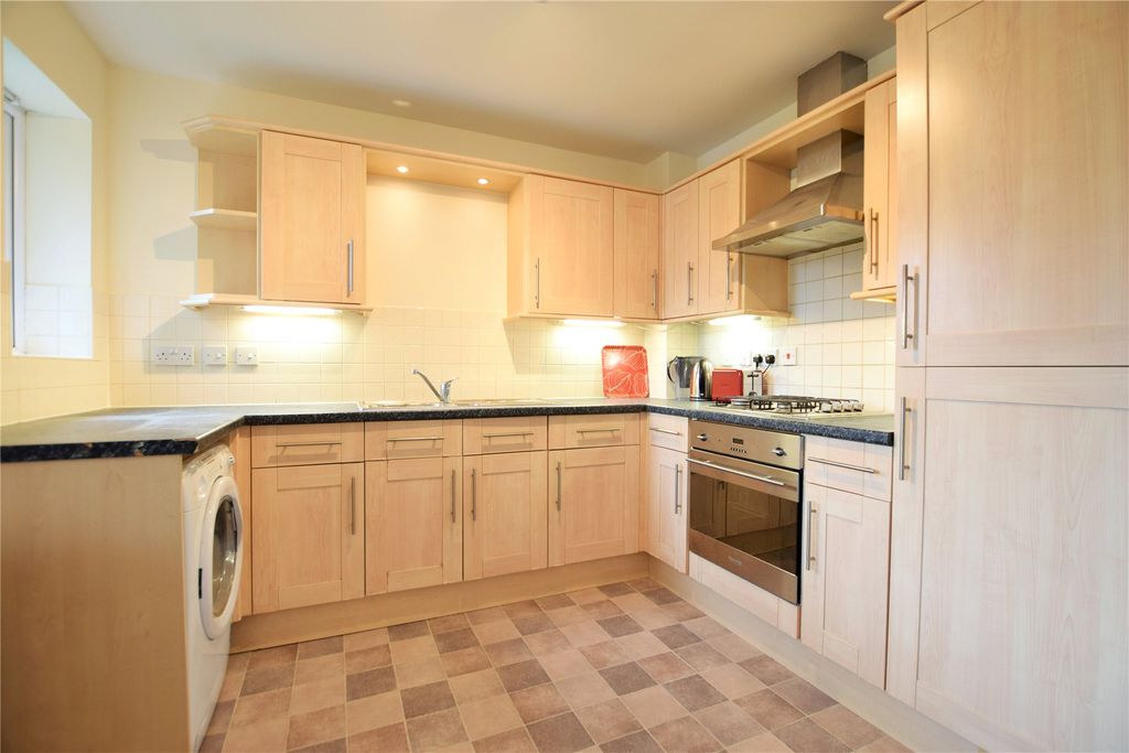 Property photo 2 of 8 Kitchen
