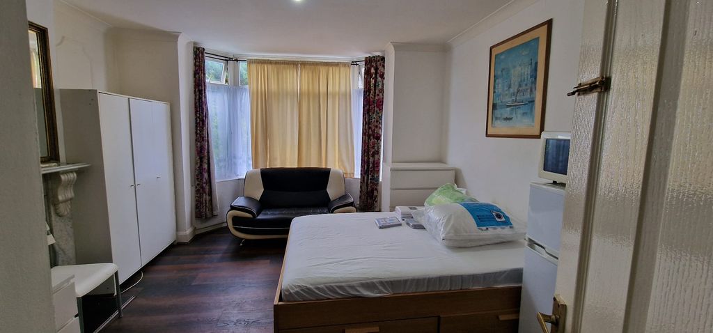 Property photo 1 of 5