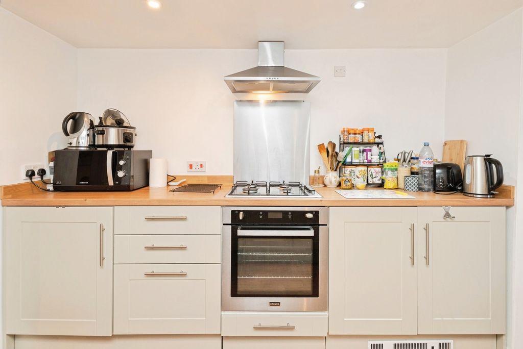 Property photo 2 of 16 Kitchen