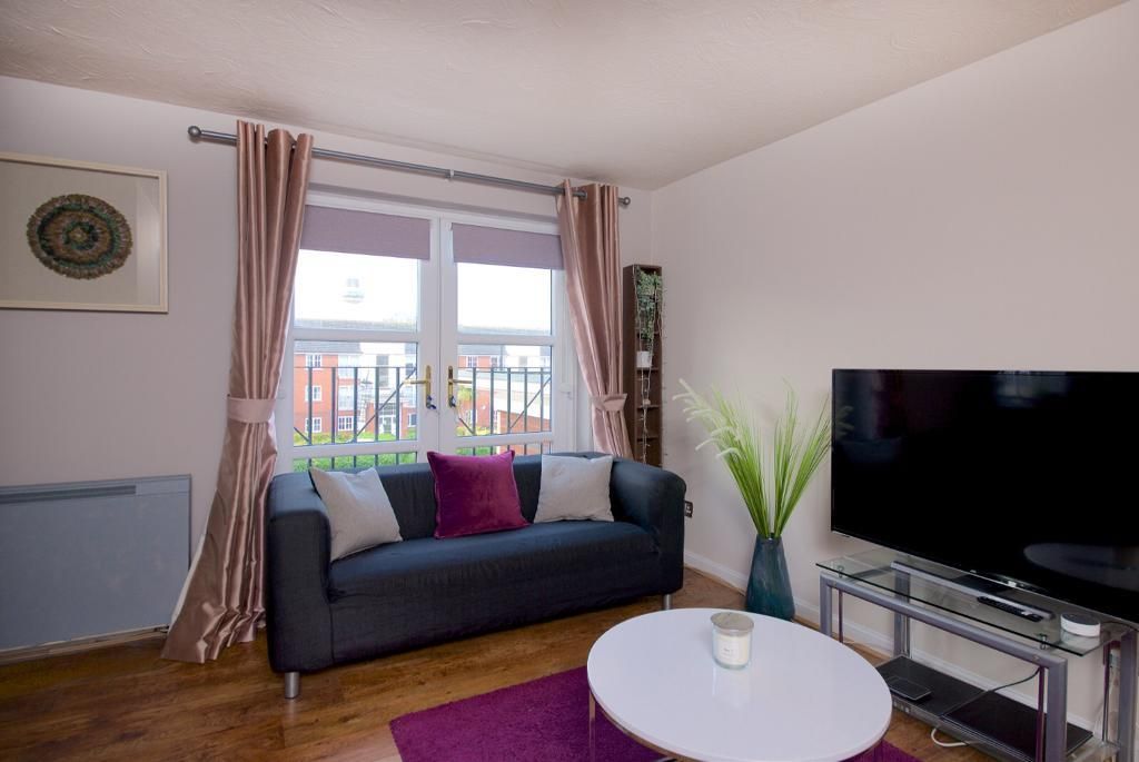 Property photo 2 of 17 Lounge