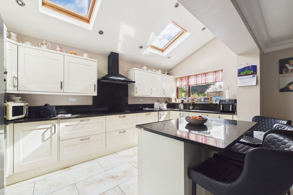 Property photo 2 of 30 Cam03259G0-Pr0265-Still014