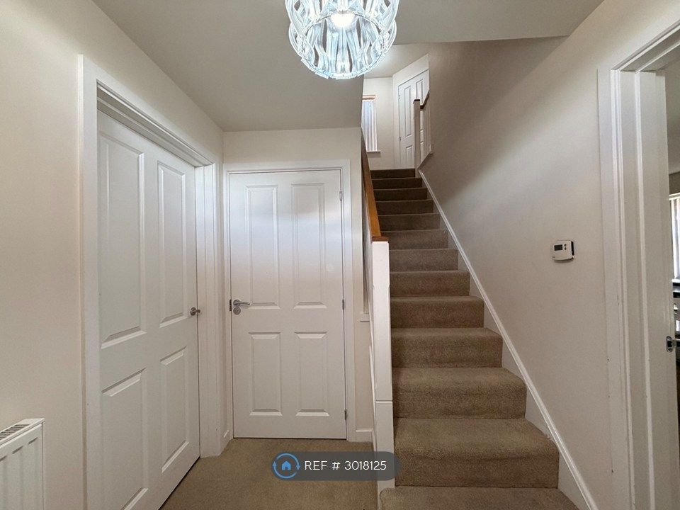 Property photo 3 of 18 Entrance