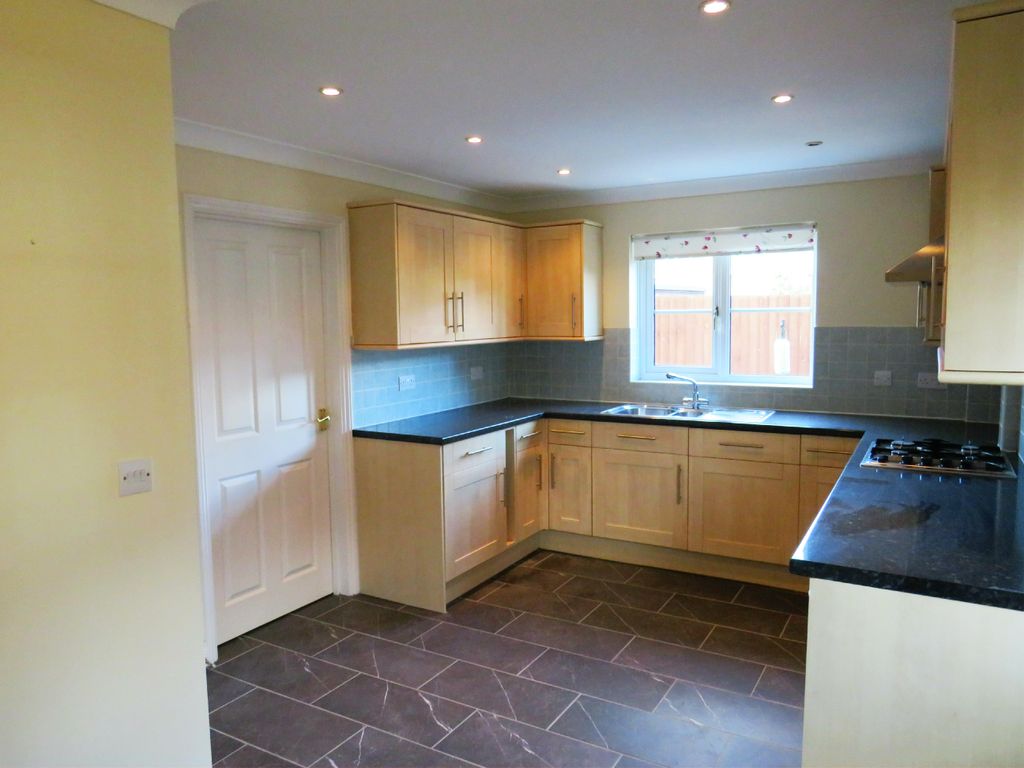 Property photo 3 of 18 Kitchen