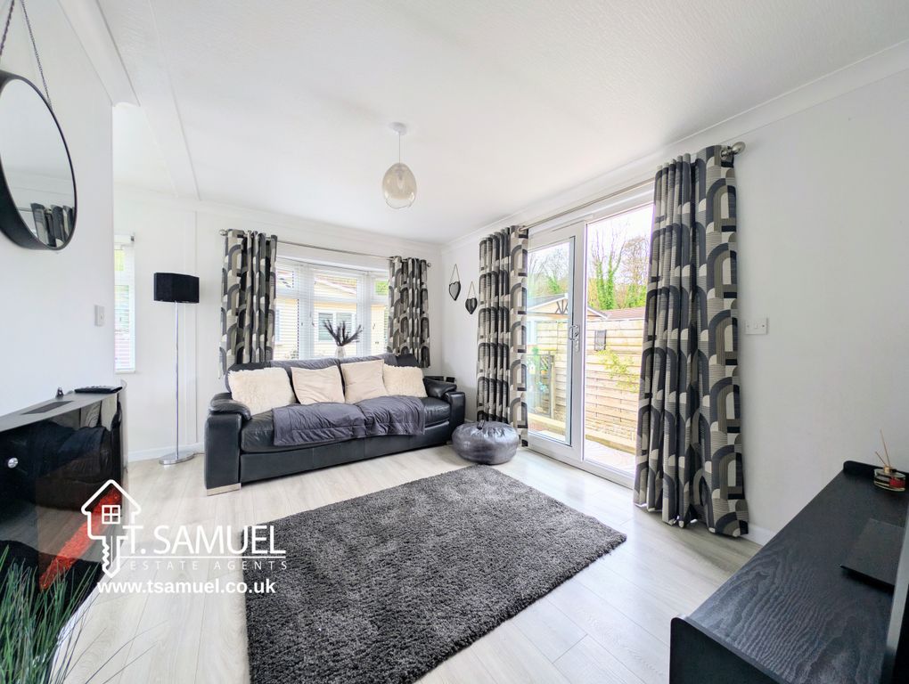 Property photo 3 of 22 Living Room