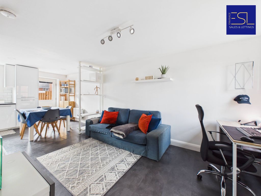 Property photo 3 of 13 Cam02349G0-Pr0146-Still002 (1)