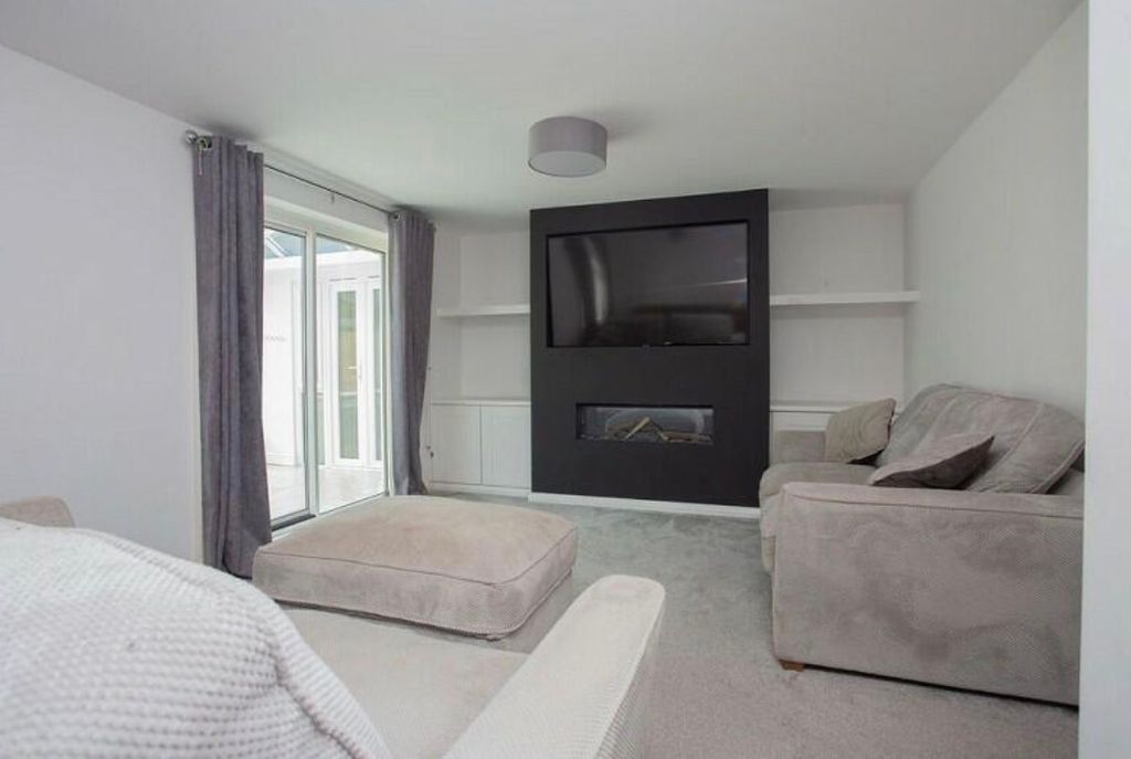 Property photo 3 of 18 Img_3813