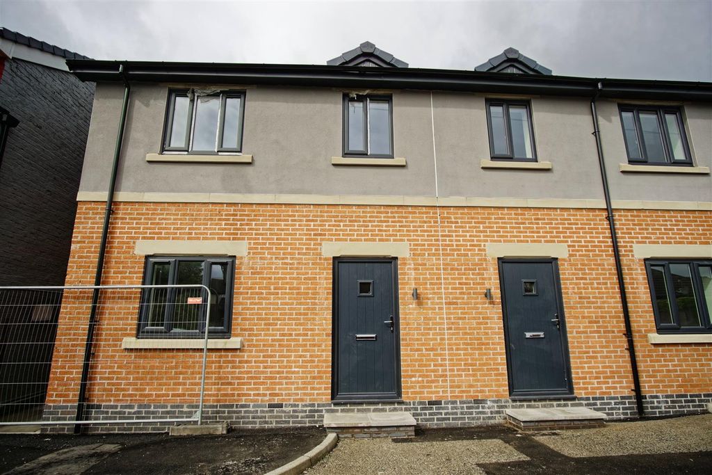 Property photo 1 of 9 Exterior Front