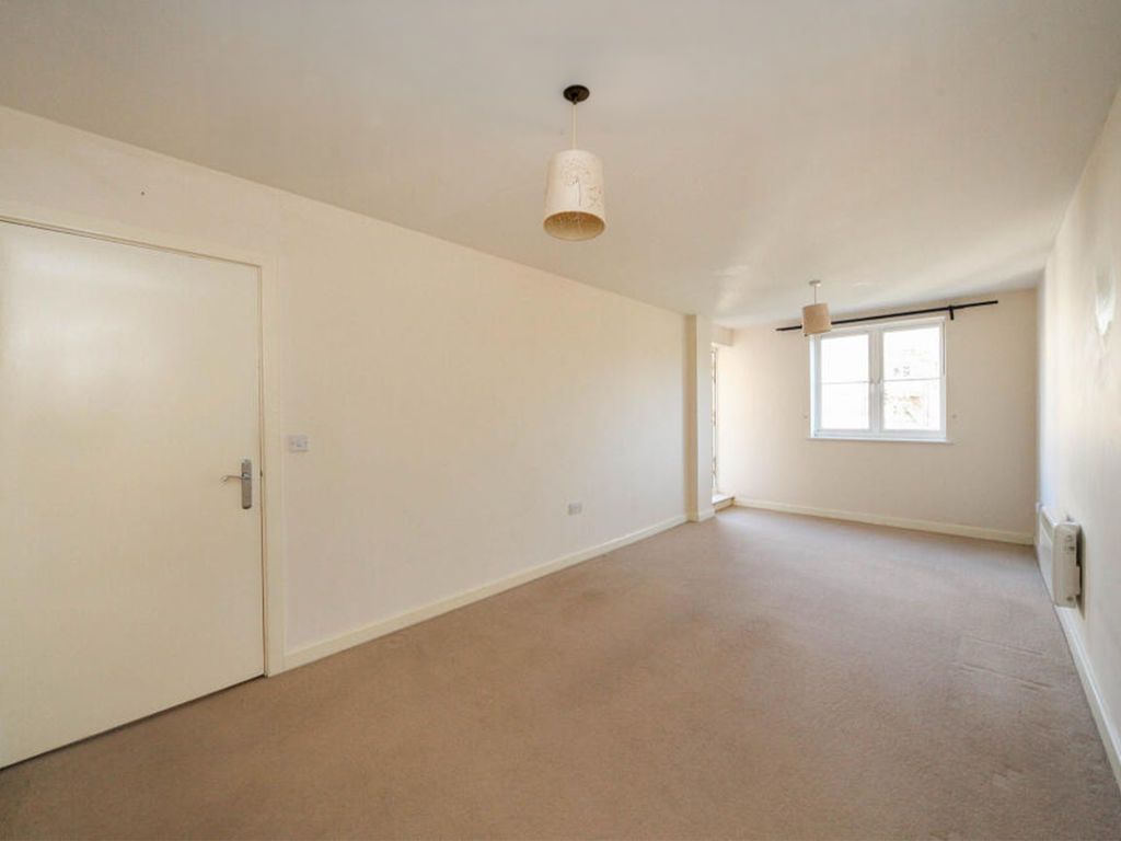 Property photo 3 of 9 Lounge