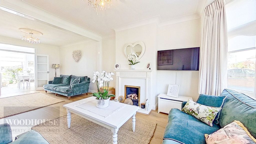 Property photo 2 of 38