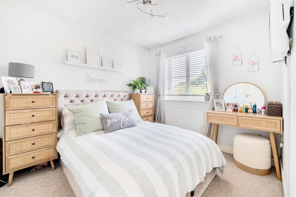 Property photo 2 of 13 131755236865274Fde546