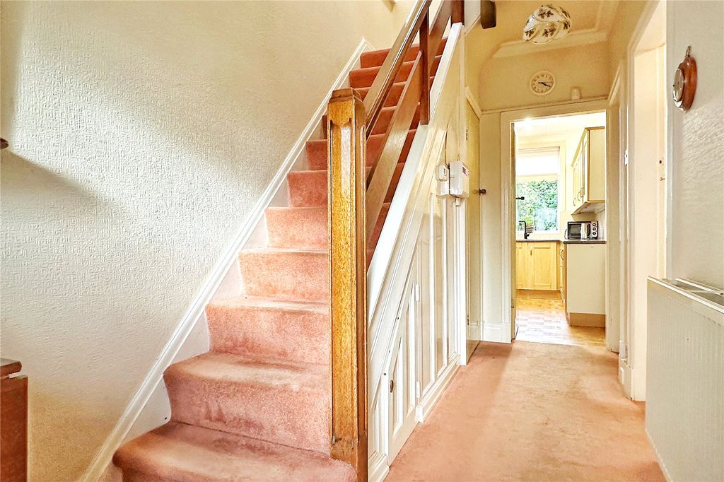 Property photo 2 of 24 Entrance Hall