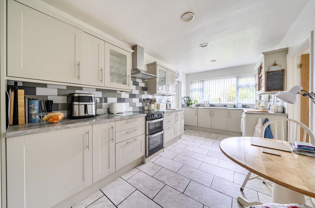 Property photo 2 of 31 1441877-18-69De2A...