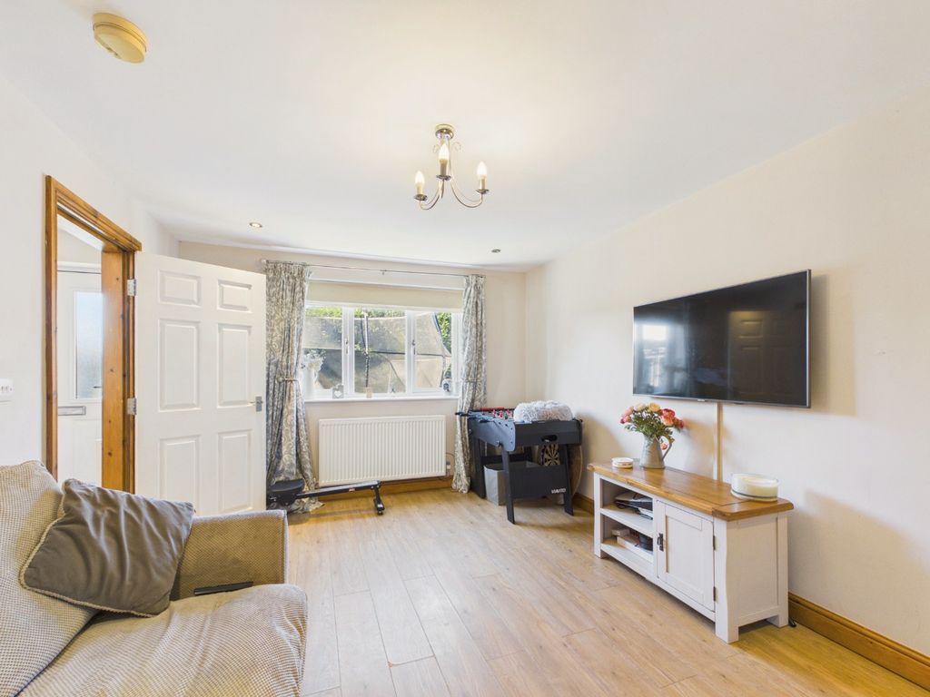 Property photo 2 of 26 5527483
