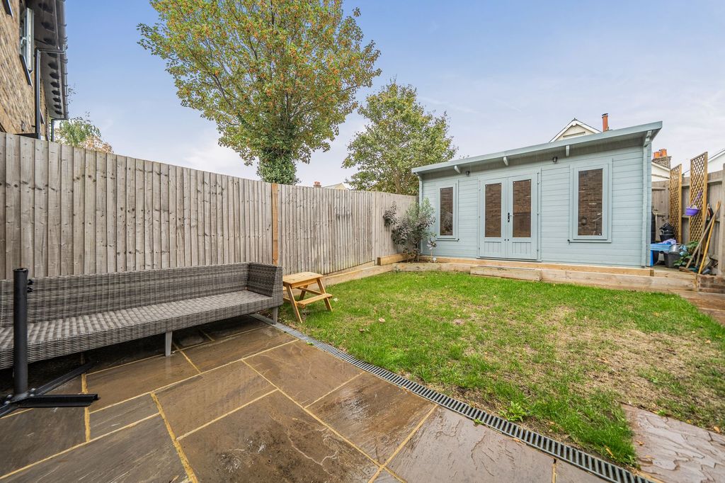 Property photo 2 of 20