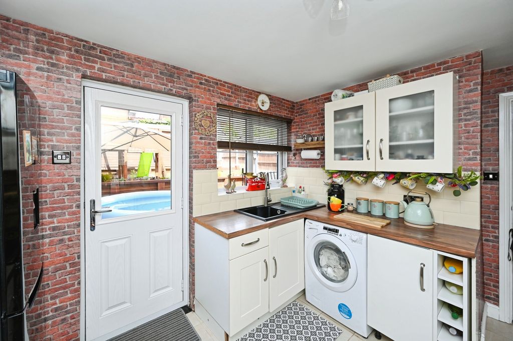 Property photo 3 of 22