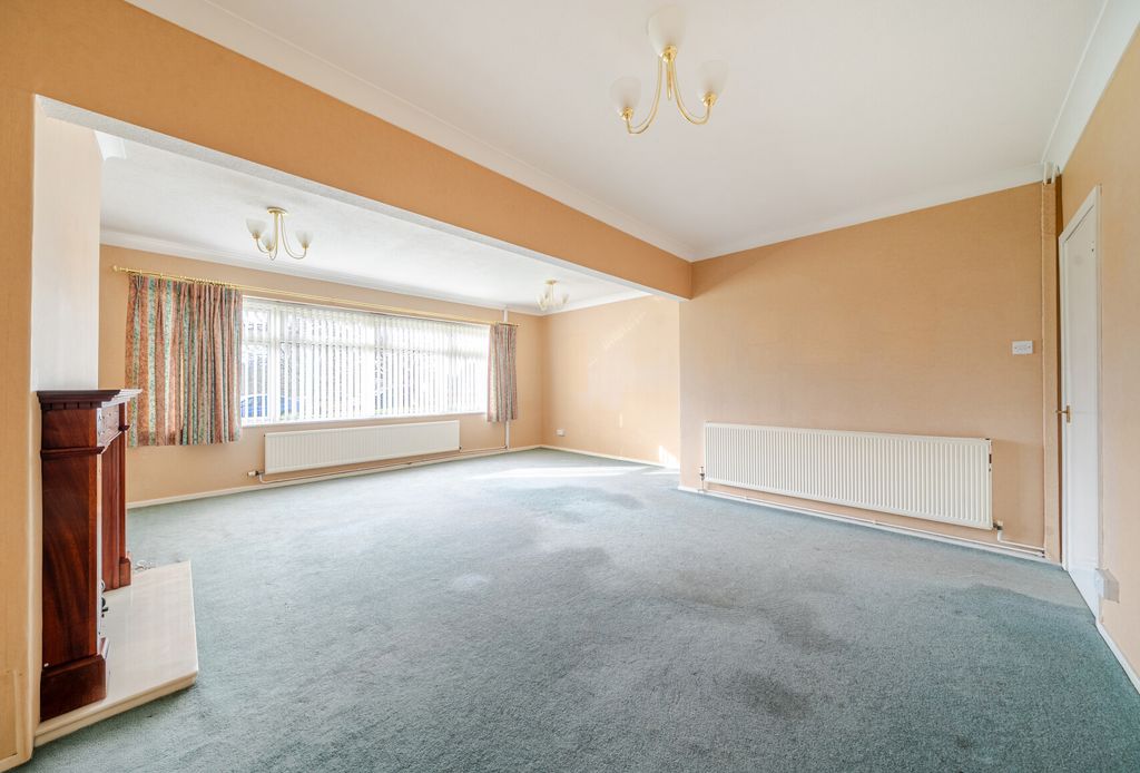 Property photo 2 of 13 1410946-3-6989ce1...