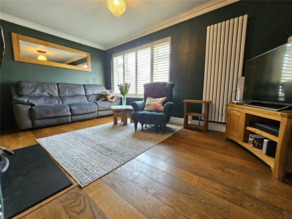 Property photo 2 of 23 Lounge