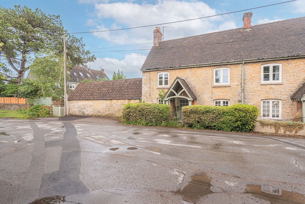 Property photo 1 of 9