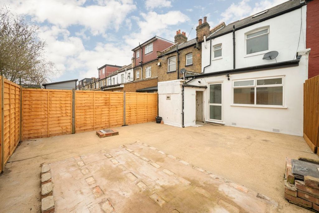 Property photo 3 of 9