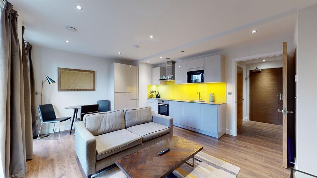Property photo 2 of 18 626Bd2F0A51Cb40014c06958_3c583Ade925c5d3594d1959B4