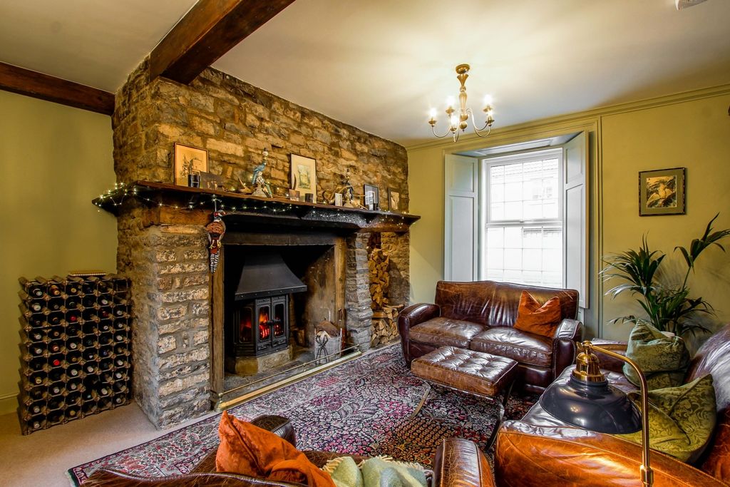 Property photo 3 of 27 Sitting Room B