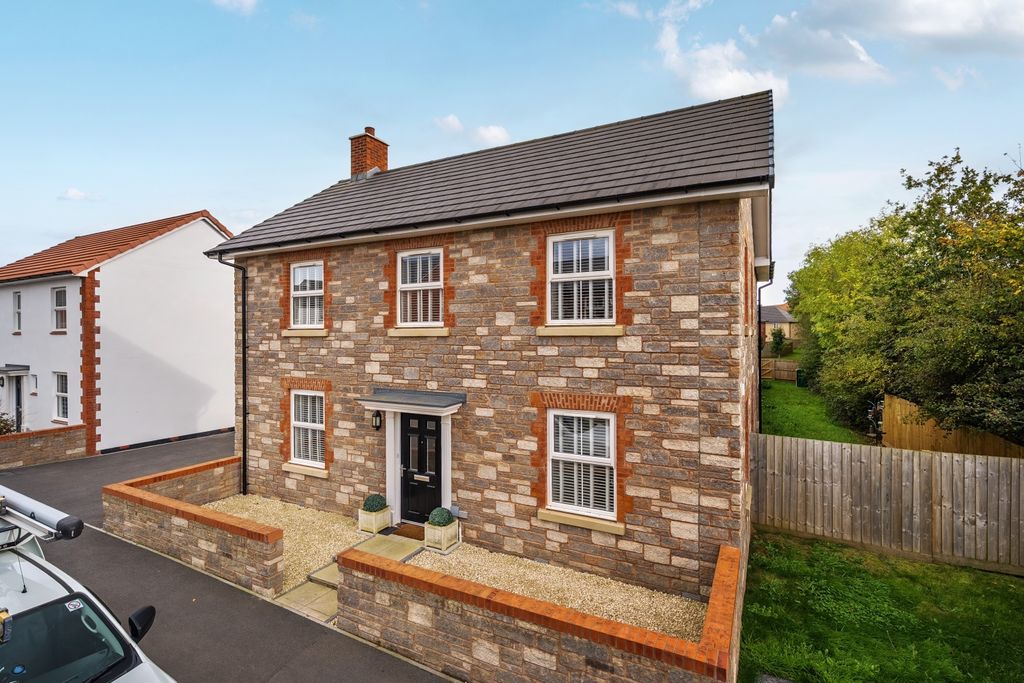Property photo 1 of 24 3-6Acfb6B9F2742-1534822-1A13B211F0672-003-3-1