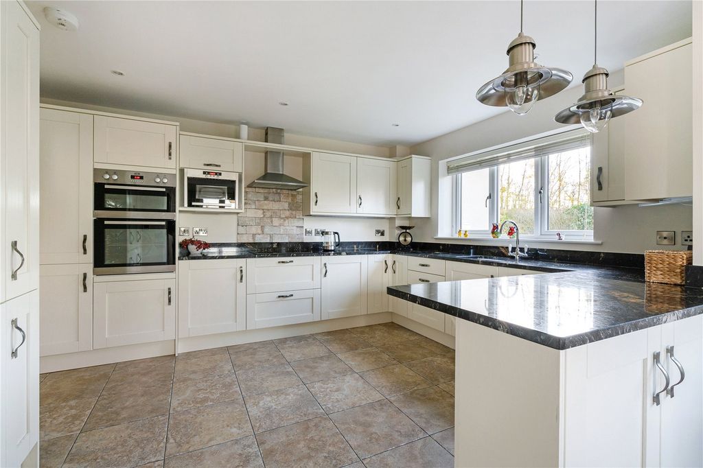 Property photo 3 of 20 Kitchen