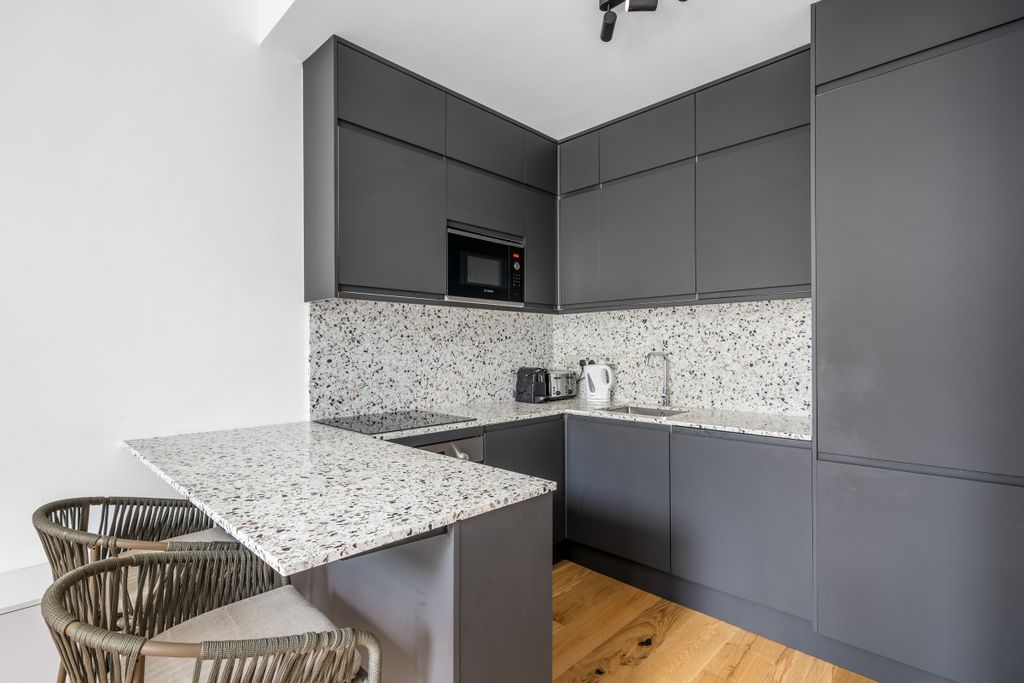 Property photo 2 of 6 6, 25 Coleherne Road, Sw10, Martin &amp; Co, Web (7)