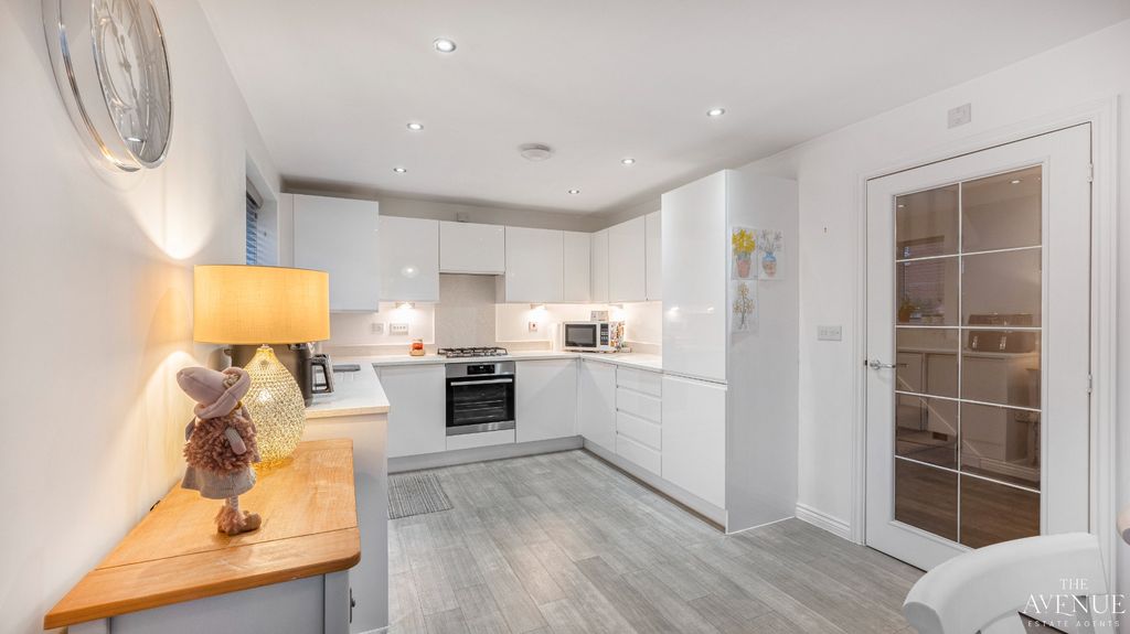 Property photo 3 of 37 4707984