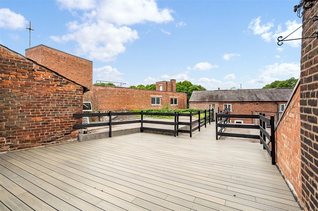 Property photo 2 of 14 Terrace