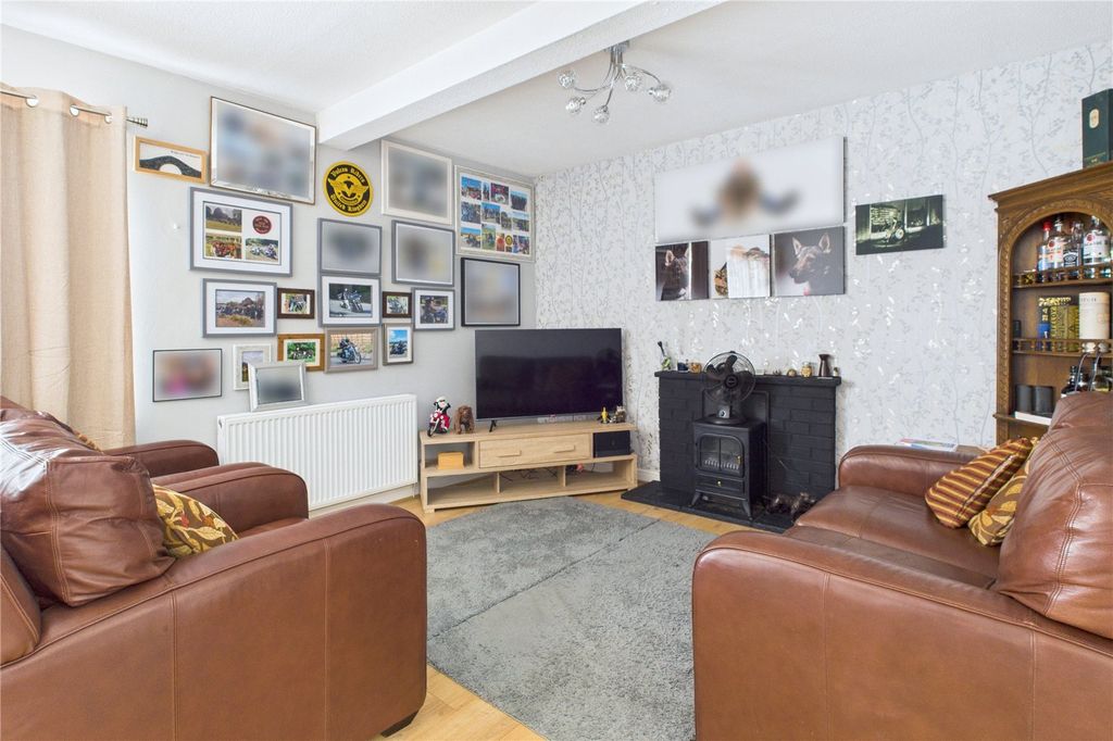 Property photo 2 of 32 Picture No. 05