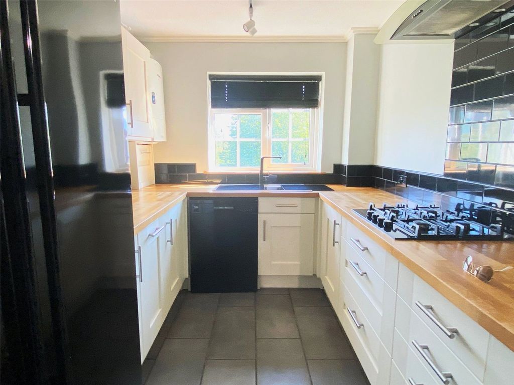 Property photo 3 of 9 Kitchen