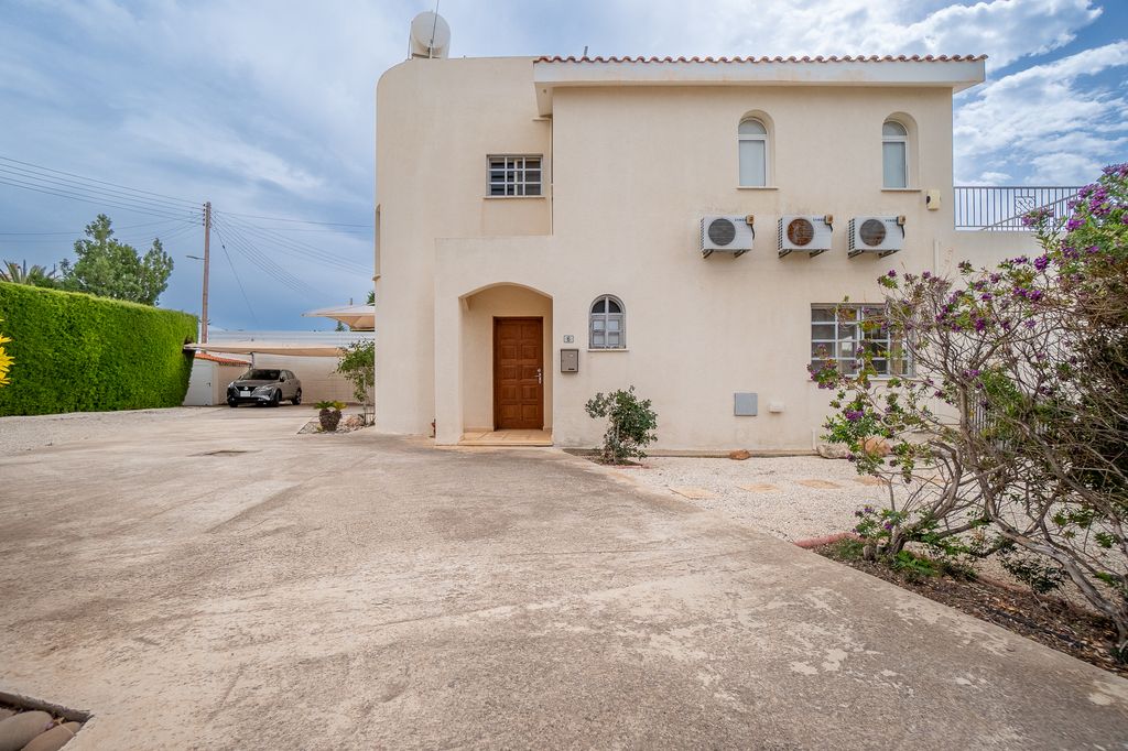 Property photo 3 of 40