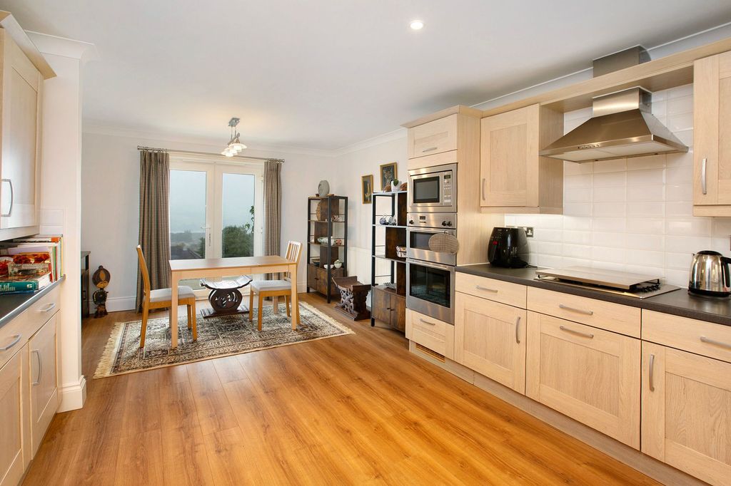 Property photo 2 of 24