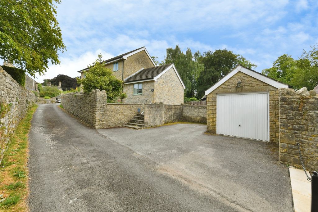 Property photo 2 of 28