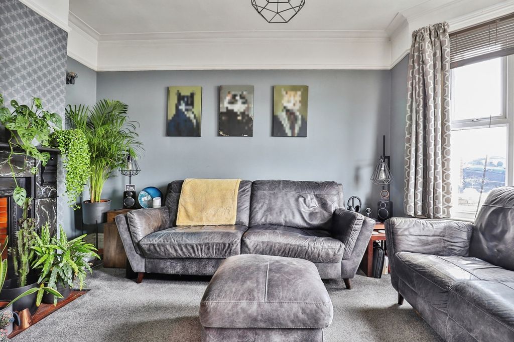 Property photo 3 of 19 Pbox-Img.Jpg