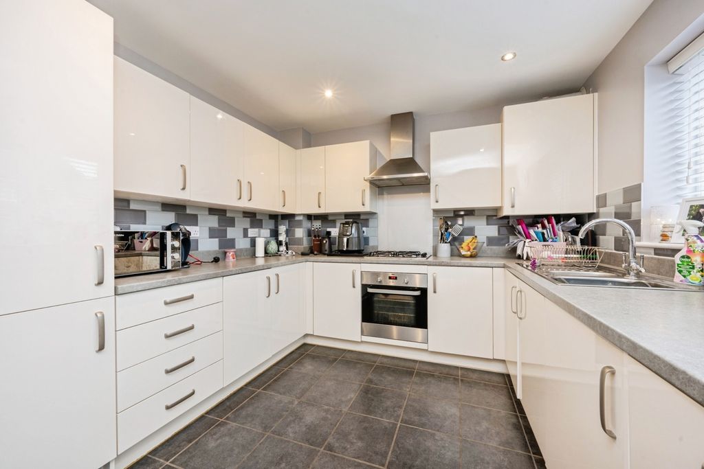 Property photo 3 of 16 Kitchen