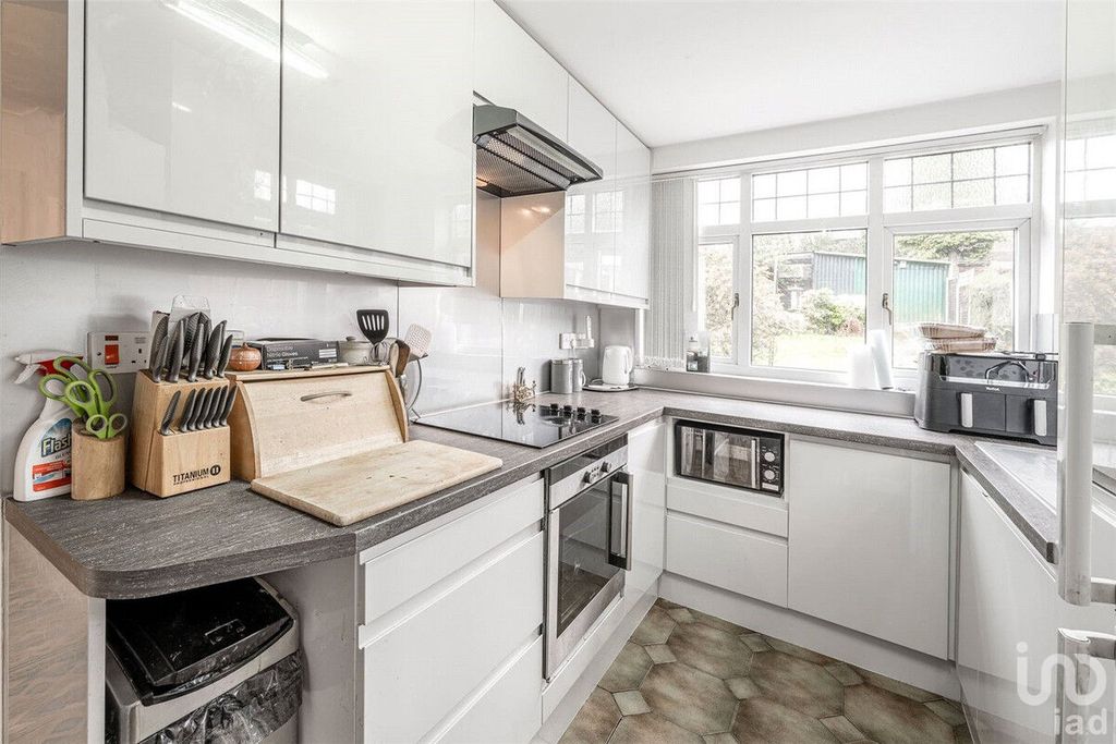 Property photo 3 of 20