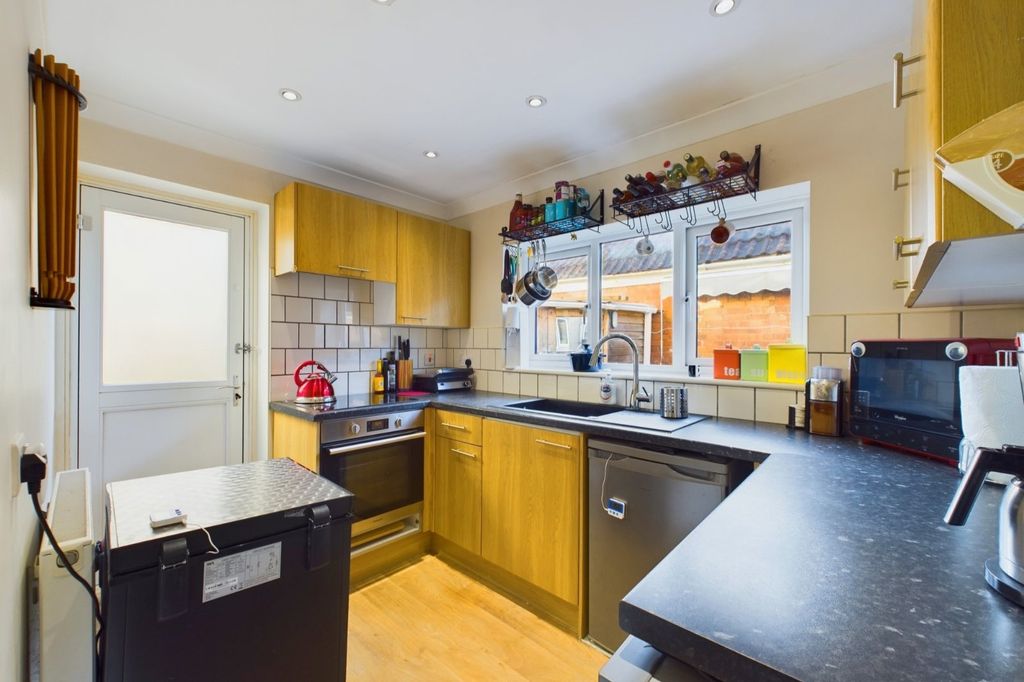Property photo 2 of 9 Kitchen