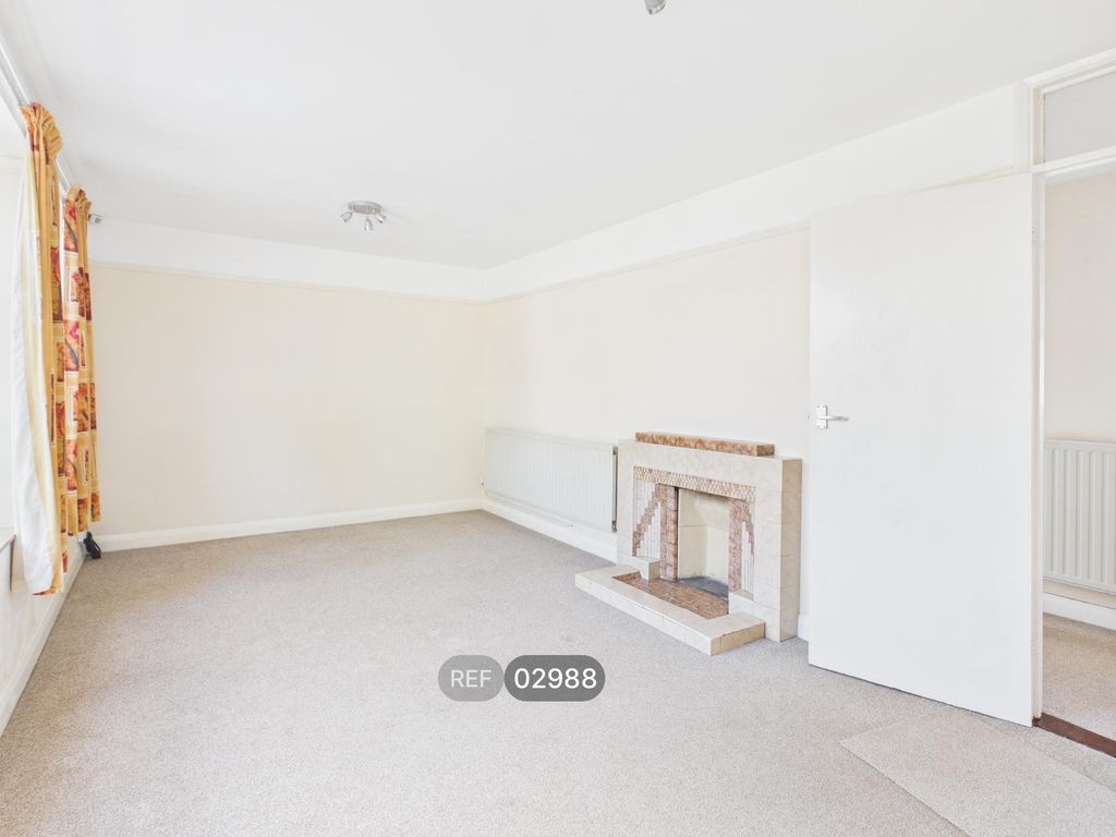 Property photo 3 of 16 Living Room