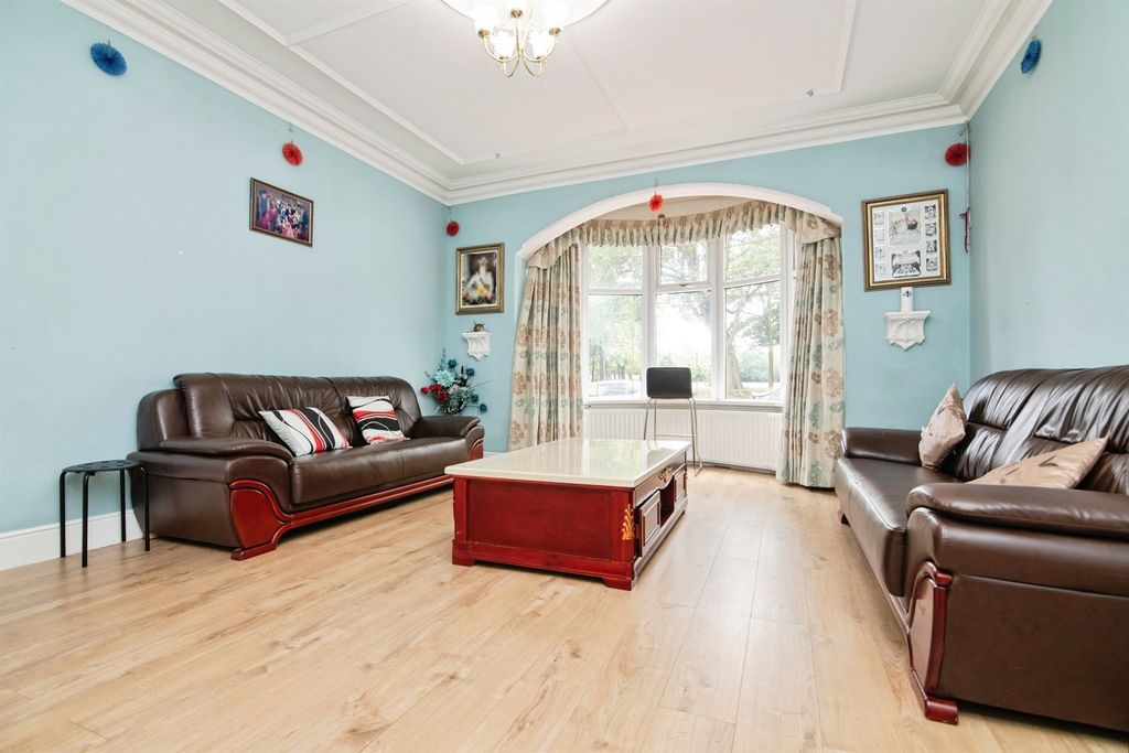 Property photo 3 of 28