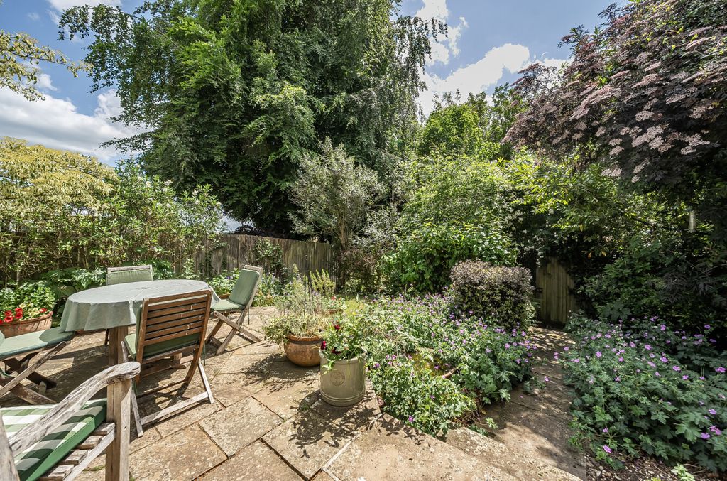 Property photo 2 of 18 1300468-2-683Da55...
